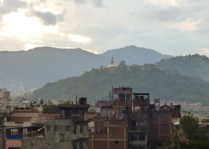 Api 2* Katmandu